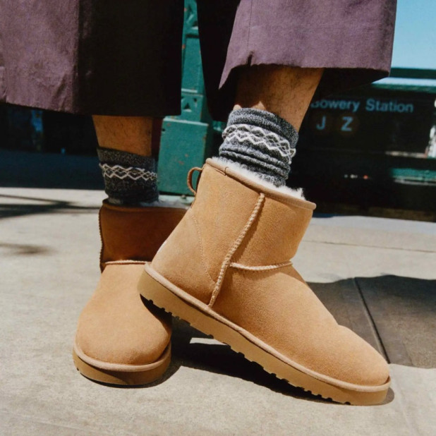 UGG Men's Classic Mini Chestnut